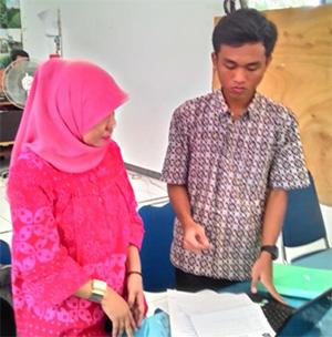 Regi AP & Anggito Membuat Sistem E-Surat Di Kelurahan Semolowaru Surabaya