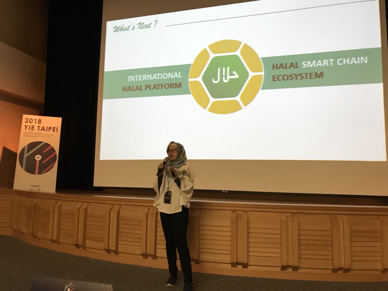 Inspiratif, Dosen Informatika Untag Surabaya Menjadi Co Founder Aplikasi Halal dan Diundang Sebagai Pembicara di Seminar Internasional