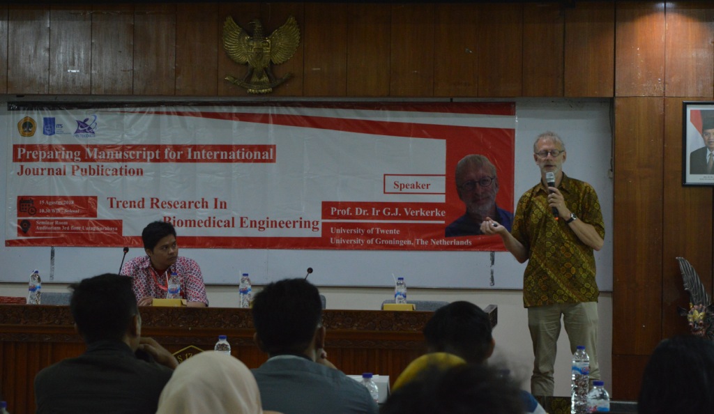 GURU BESAR BELANDA BAGIKAN KIAT  MENYIAPKAN MANUSKRIP JURNAL INTERNASIONAL