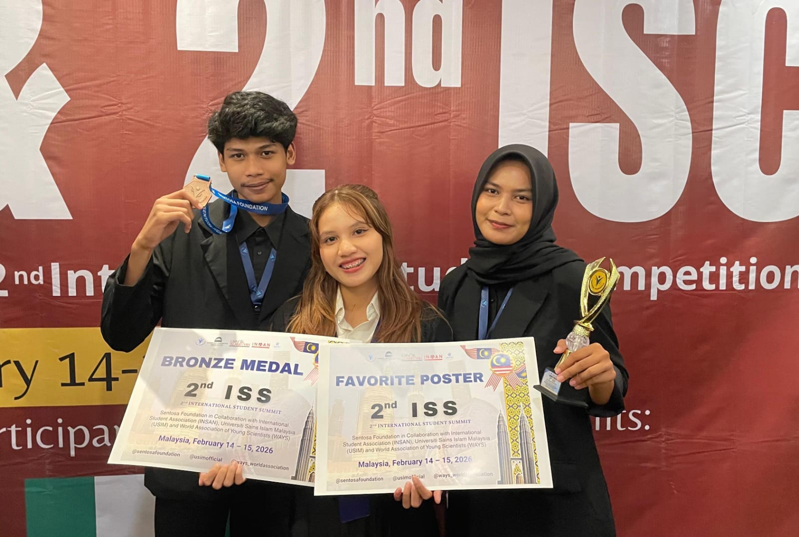 Prestasi Internasional: Mahasiswa Untag Surabaya Raih Bronze Medal dan Favorite Poster di ISS 2026 Malaysia