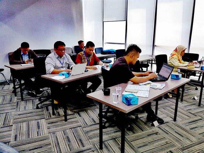 Dosen Informatika Mengikuti Sertifikasi Sistem Manajemen Keamanan Informasi